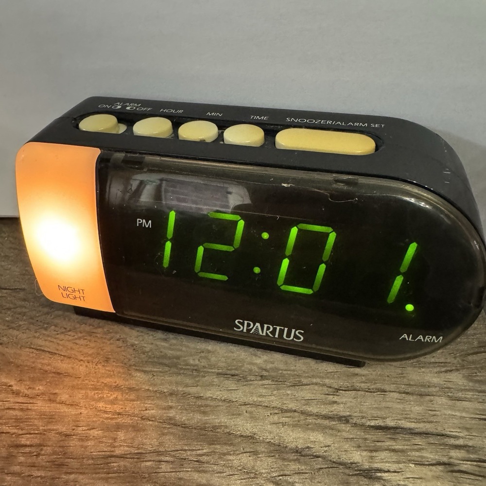 Vtg Spartus 1192 Digital Alarm Clock‎ Night Light Plug In Green Display  TESTED